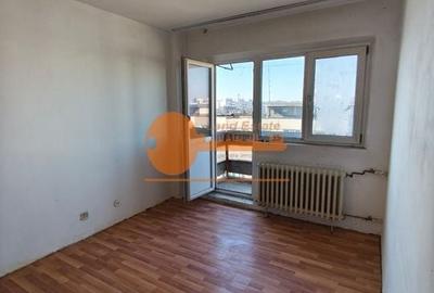 Garsoniera Gorjului-Bloc mixt(200 m metrou-1981) - 2