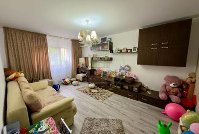 Apartament cu 3 camere decomandat, mobilat în Craiovița Nouă - 1