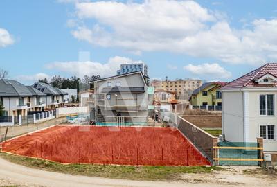 Teren Construcții intravilan de 403 mp, în Tractorul - 3