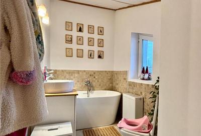 Casă cu 4 camere cu Canalizare în Piatra Arsă