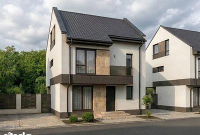 Casă cu 4 camere cu Teren 220 Mp în Central