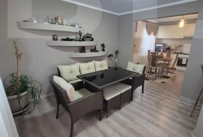 Casă cu 4 camere cu Teren 606 Mp în Zăvoi - 1