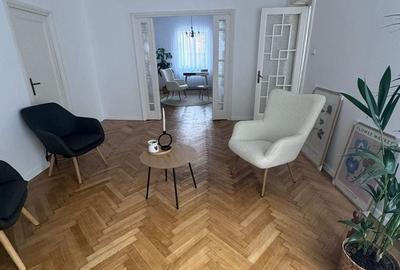 Apartament cu 3 camere circular în P-ța Unirii