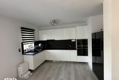 Casă cu 10 camere cu Teren 425 Mp în Sânmartin - 4