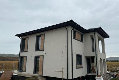 Casă cu 4 camere în Vernești - 2