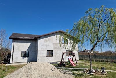 Casă individuală cu 5 camere în Sud-Vest