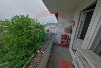 Apartament cu 3 camere de vanzare Str. 1 Mai - 9