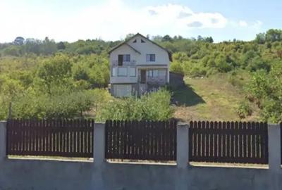 Casă cu 4 camere cu Teren 30000 Mp în Fârtățești - 2