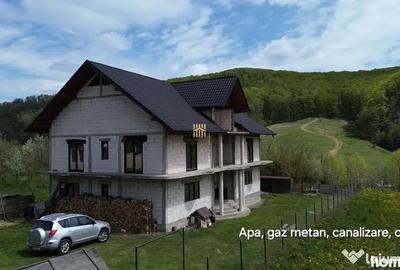 Casă cu 7 camere cu Teren 1300 Mp în Pătrăuți
