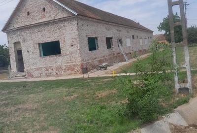 Casă cu 4 camere cu Teren 1800 Mp în Neudorf - 1