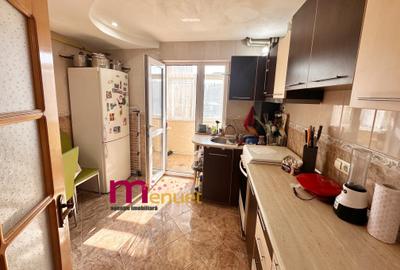 Apartament cu 3 camere decomandat în Central