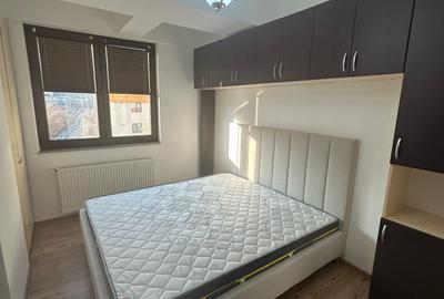 Apartament cu 3 camere semidecomandat în Central - 1