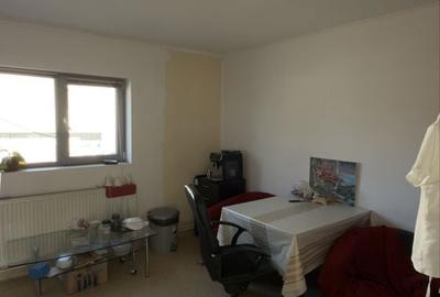 Spațiu comercial, de 100 mp, în Central