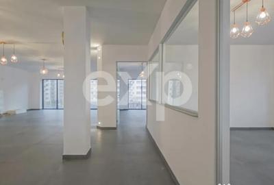 Spațiu comercial, de 210 mp, în Tractorul