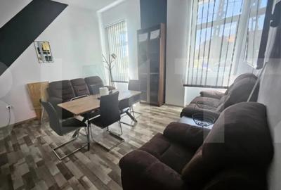 Apartament cu 3 camere semidecomandat în Central