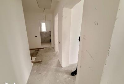 Casă cu 4 camere cu Teren 270 Mp în Glina - 18