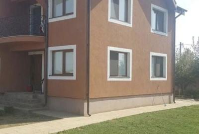 Casă cu 4 camere în Preajba
