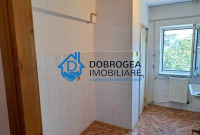 Apartament cu 2 camere decomandat în C5 - 6