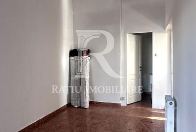 Spațiu comercial, de 70 mp, în Decebal - 12