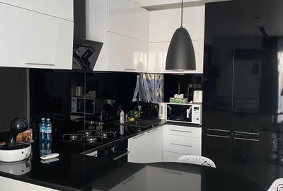 Apartament cu 3 camere decomandat în Exterior Vest