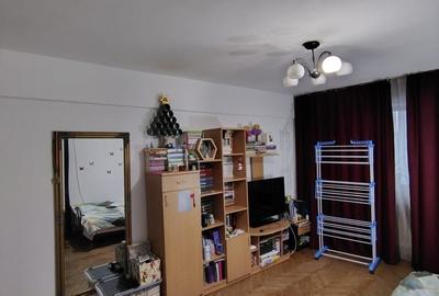 Apartament cu 3 camere decomandat în Bucur Obor