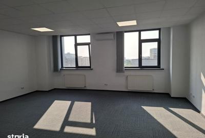 Spațiu comercial, de 372 mp, în Central - 4