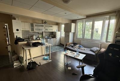 Apartament cu 2 camere semidecomandat în Central