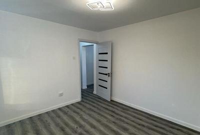 Apartament cu 3 camere decomandat în Metalurgiei