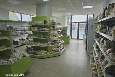 Spațiu comercial, de 60 mp, în Central - 8