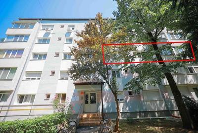 Apartament cu 3 camere semidecomandat, mobilat în Nufărul - 1