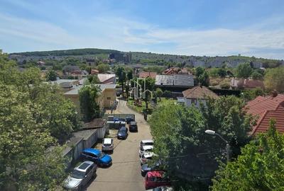 Apartament cu 3 camere decomandat în Tudor - 9