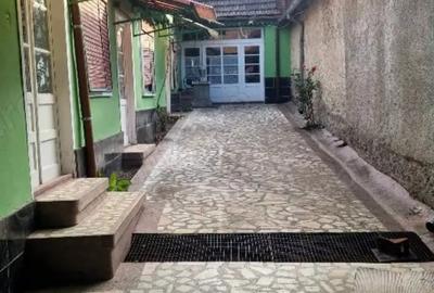 Casă individuală cu 5 camere în Ciclova Română - 1