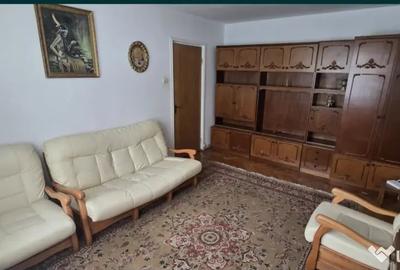Apartament cu 2 camere semidecomandat în Centrul Civic