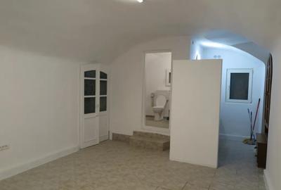 Spațiu comercial, de 80 mp, în Central - 2