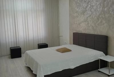 Garsonieră decomandată în P-ța Victoriei