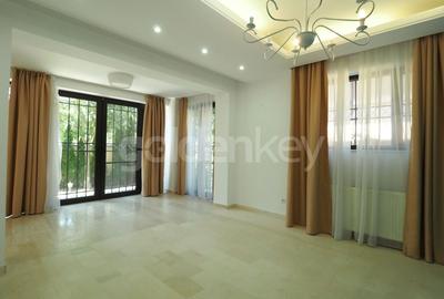 Duplex cu 8 camere cu Canalizare în Iancu Nicolae - 4