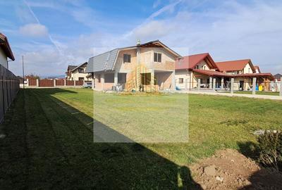 Casa moderna la rosu in Cristian - 4