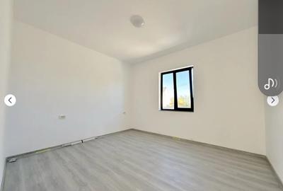 Casă cu 3 camere cu Canalizare în Lumina - 5