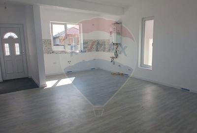 Casă cu 3 camere cu Teren 273 Mp în Crevedia - 11