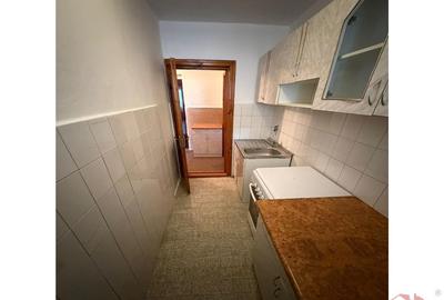 Garsoniera de - etaj 1 - 27mp - zona Brailei - Quattro - 2