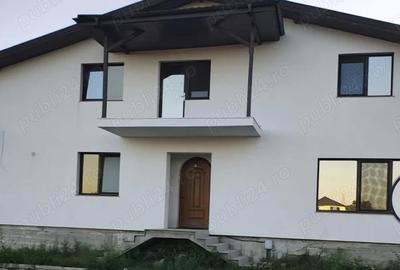 Casă cu 4 camere în Central - 2