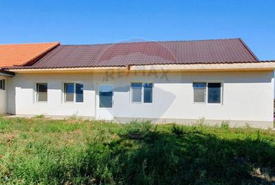 Casa 3 camere in Periam, renovata, incalzire in pardoseala Comision 0% - 4
