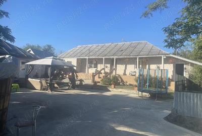 Casă cu 6 camere cu Teren 6500 Mp în Nicorești - 2