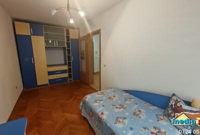 De vânzare apartament 3 camere – zona centrală - 5