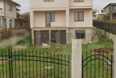 Casă individuală cu 4 camere cu Canalizare în Iris