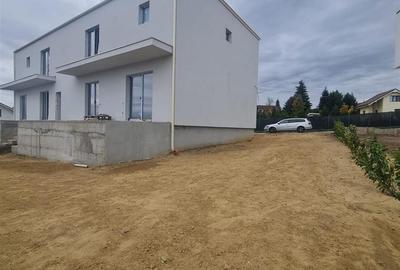 Casă cu 5 camere cu Teren 400 Mp în Iorga - 3