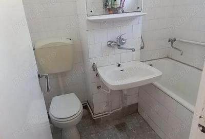 Apartament cu 3 camere în Micro 15 - 1
