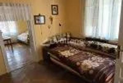 Resita, de vanzare casa, doua corpuri, curte, zona centrala - 14