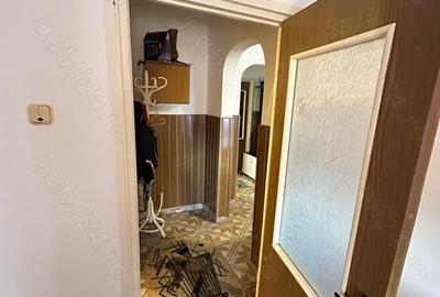 Apartament cu 3 camere decomandat în Coman - 9