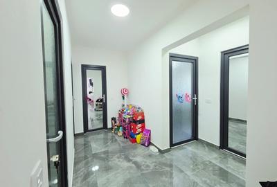 Apartament cu 4 camere decomandat în - 9